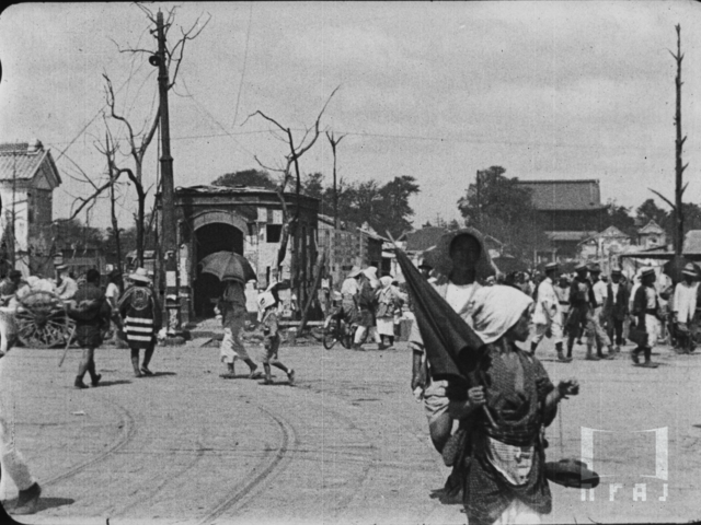 浅草仲見世の焼跡｜動画をみる｜関東大震災映像デジタルアーカイブ / Films of the Great Kanto Earthquake of  1923